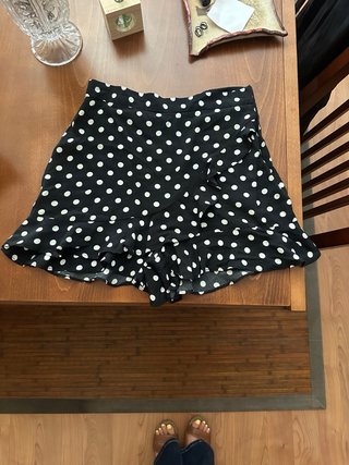 Minifalda pantalón negra lunares blancos