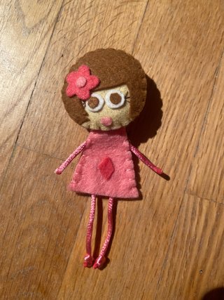 Broche muñeca fieltro