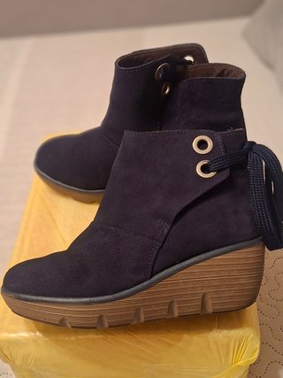 Botines azules elegantes y cómodos