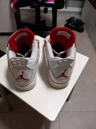 Zapatillas Jordan Blancas y Rojas Talla 42