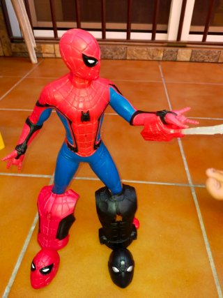 Figura Spiderman con accesorios