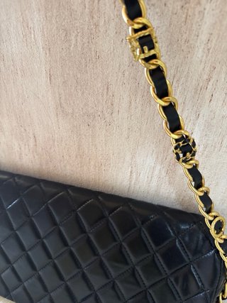 Bolso Chanel Classic East-West Negro Dorado