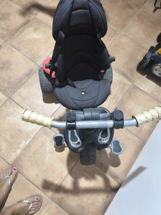 Triciclo infantil rojo