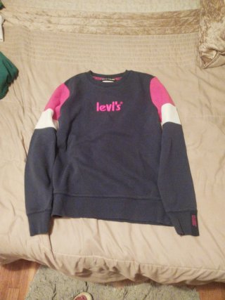 Sudadera Levi's azul y rosa