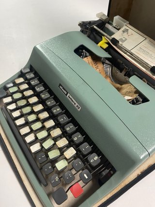 Máquina de Escribir Olivetti 32