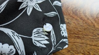 Blusa Tiffosi floral negra y blanca Talla XS