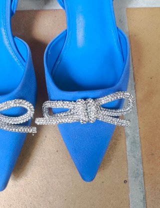 Zapatos destalonados Xti azules T37 lazo pedrería