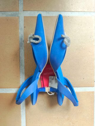 Zapatos destalonados Xti azules T37 lazo pedrería