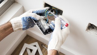 TRABAJOS DE ELECTRICIDAD