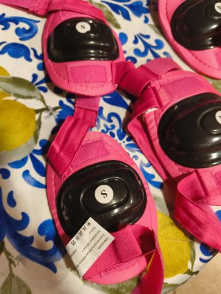 Casco y rodilleras para niña rosa