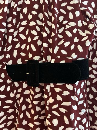 Vestido estampado de manga larga con cinturón