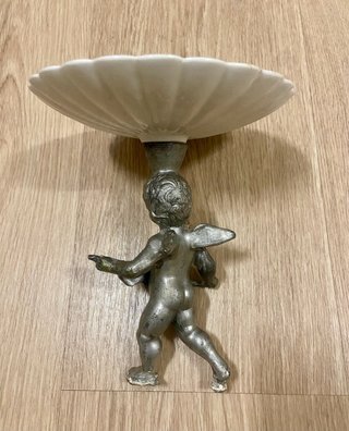 Figura ángel metal con cuenco blanco