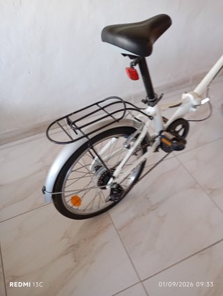 Bicicleta plegable blanca