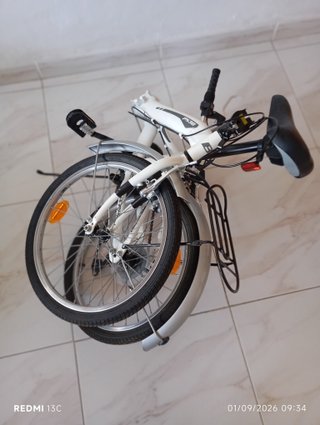 Bicicleta plegable blanca