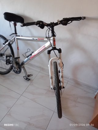 Bicicleta plegable blanca