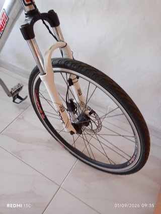 Bicicleta plegable blanca