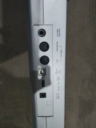 Teclado MIDI PLUS 61 teclas