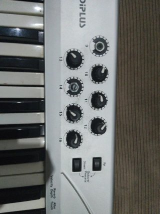 Teclado MIDI PLUS 61 teclas