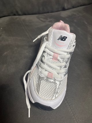 Zapatillas niña New Balance blancas y rosas