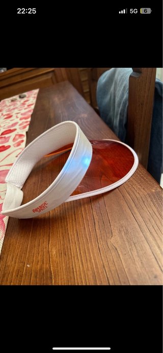 Occhiali da sole arancioni spritz con cappellino