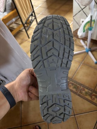 Zapatillas de trabajo grises y negras