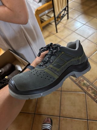 Zapatillas de trabajo grises y negras