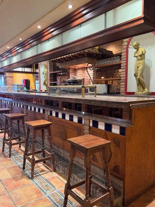 Bar-Restaurante con vivienda – 250 m²