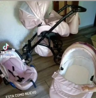Carrito de bebé rosa