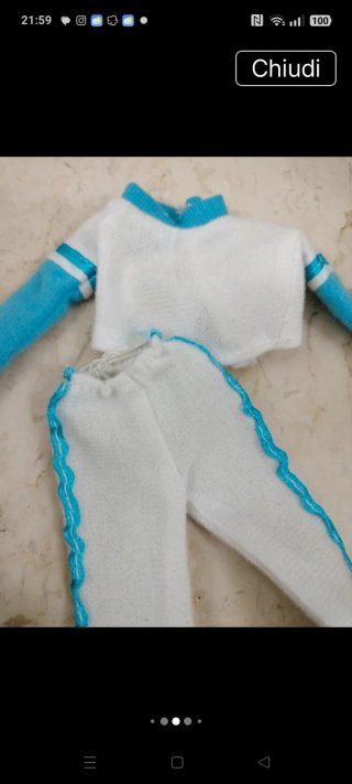 Set Bambola Clone con 4 Vestiti Barbie