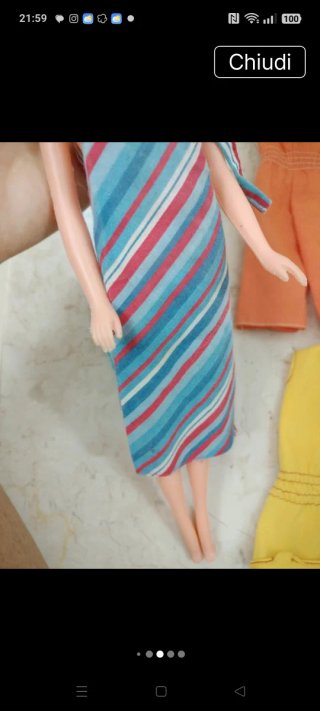 Set Bambola Clone con 4 Vestiti Barbie