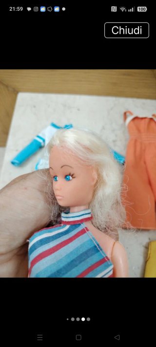 Set Bambola Clone con 4 Vestiti Barbie