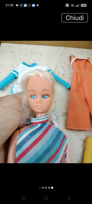 Set Bambola Clone con 4 Vestiti Barbie