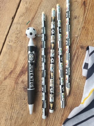Astuccio Juventus con matite, penna  e scaldacollo