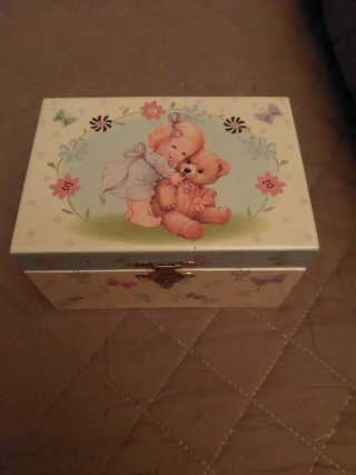 Caja de música infantil niña y oso