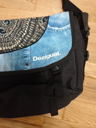 Bolso Desigual para portátil o finde. Gran capacid