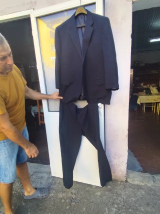 Traje de hombre negro