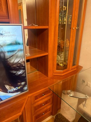 Mueble de salón madera y cristal