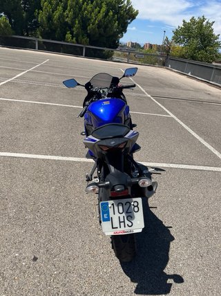 YAMAHA R3