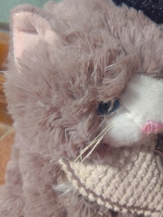 Peluche gattino grigio/nero con bavaglio/farfalla