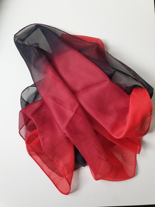 Pañuelo degradado rojo y negro