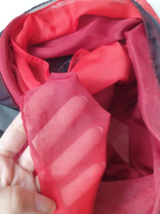 Pañuelo degradado rojo y negro