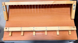 Estante y perchero de madera Ikea