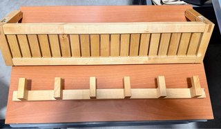 Estante y perchero de madera Ikea