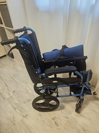 Silla rueda de traslado, azul como nueva