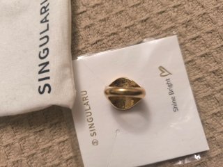 Anillo Singularu Signet Bean rosa fucsia baño oro