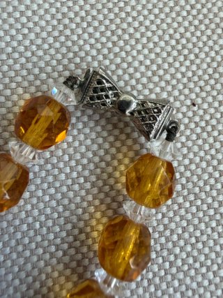 Collar de ámbar y cristal