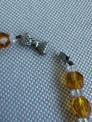Collar de ámbar y cristal