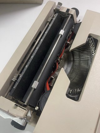 Máquina de escribir Olivetti Lettera 25