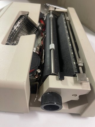 Máquina de escribir Olivetti Lettera 25