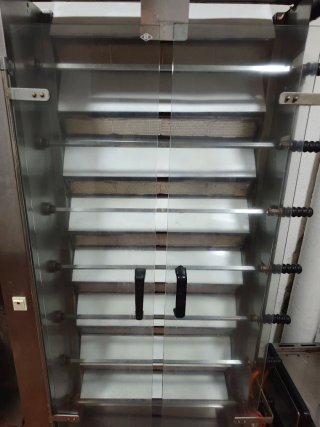 Maquina de pollos a l'ast